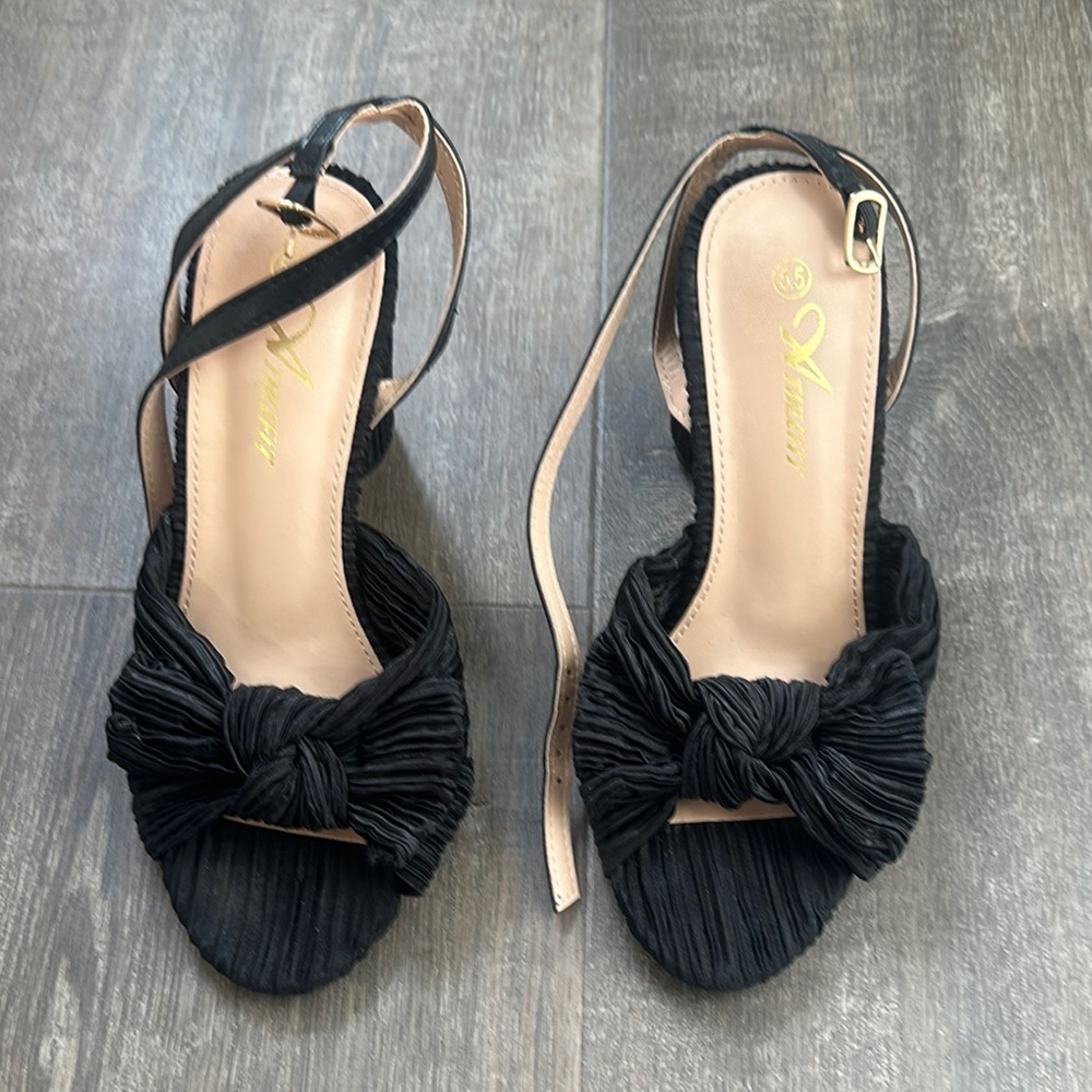 Sexy Bow Black Women's heels Sandals shoes like new size 5.5